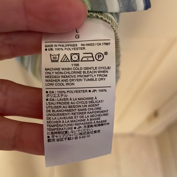 BNWT Banana Republic top, V neck, silky feel size L - Picture 3 of 7